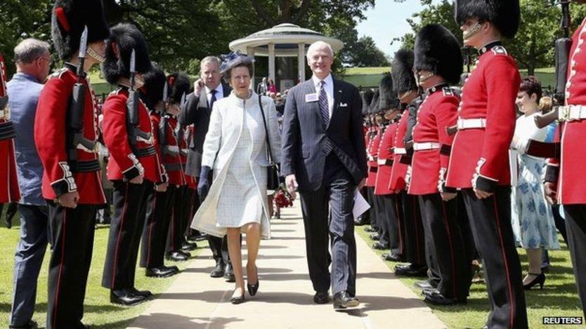 In June 2015, William escorted Princess Anne during the rededication of the Memorial of Magna Carta at Runnymeade. 