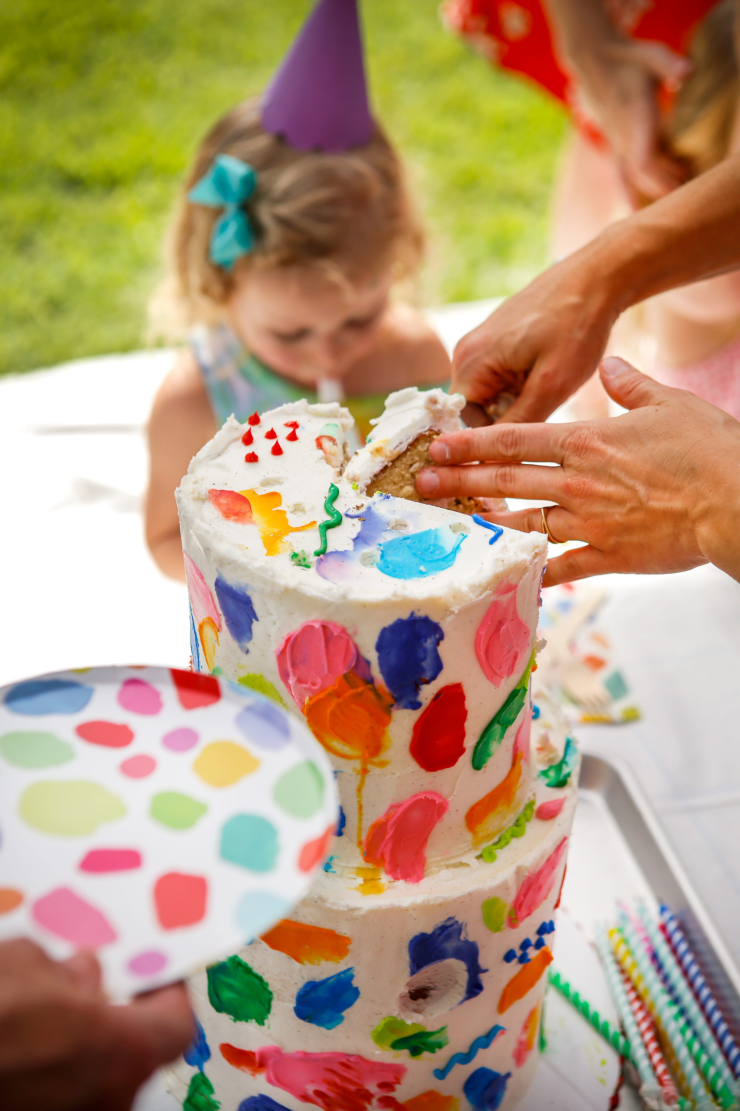 Nicole Storey of Izzabee’s Confectioners made the delicious two tiered “paint splattered” cake.
