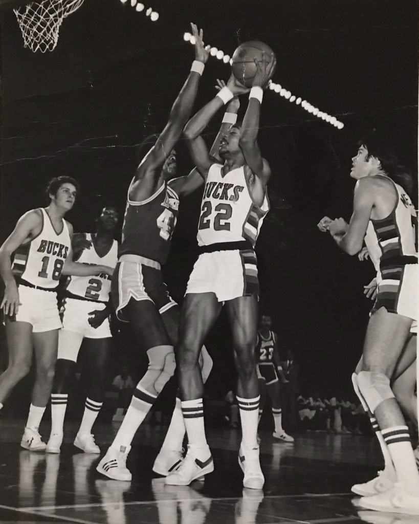 In 1976, Alex was drafted in the second round by the Milwaukee Bucks.