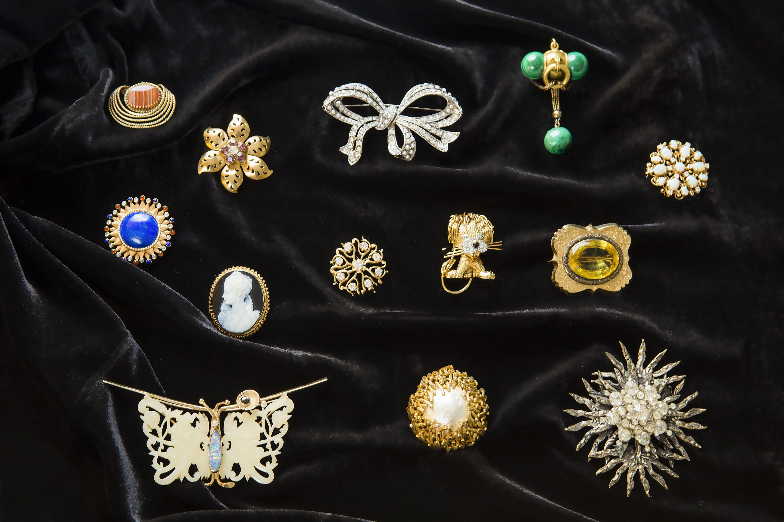 A history of brooches: the style evolution of a classic jewel