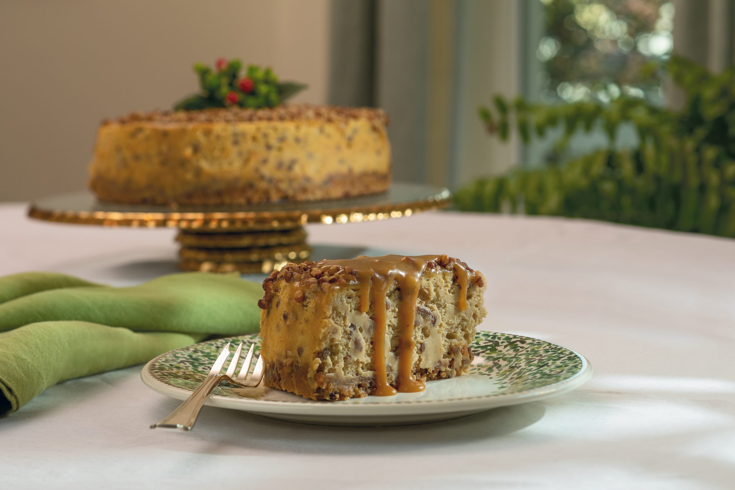 Ally and Eloise Bakeshop’s praline cheesecake is extravagantly tempting on the Annieglass Edgey Pedestal Stand with Gien Songe dessert plate, courtesy of non(e)such. 