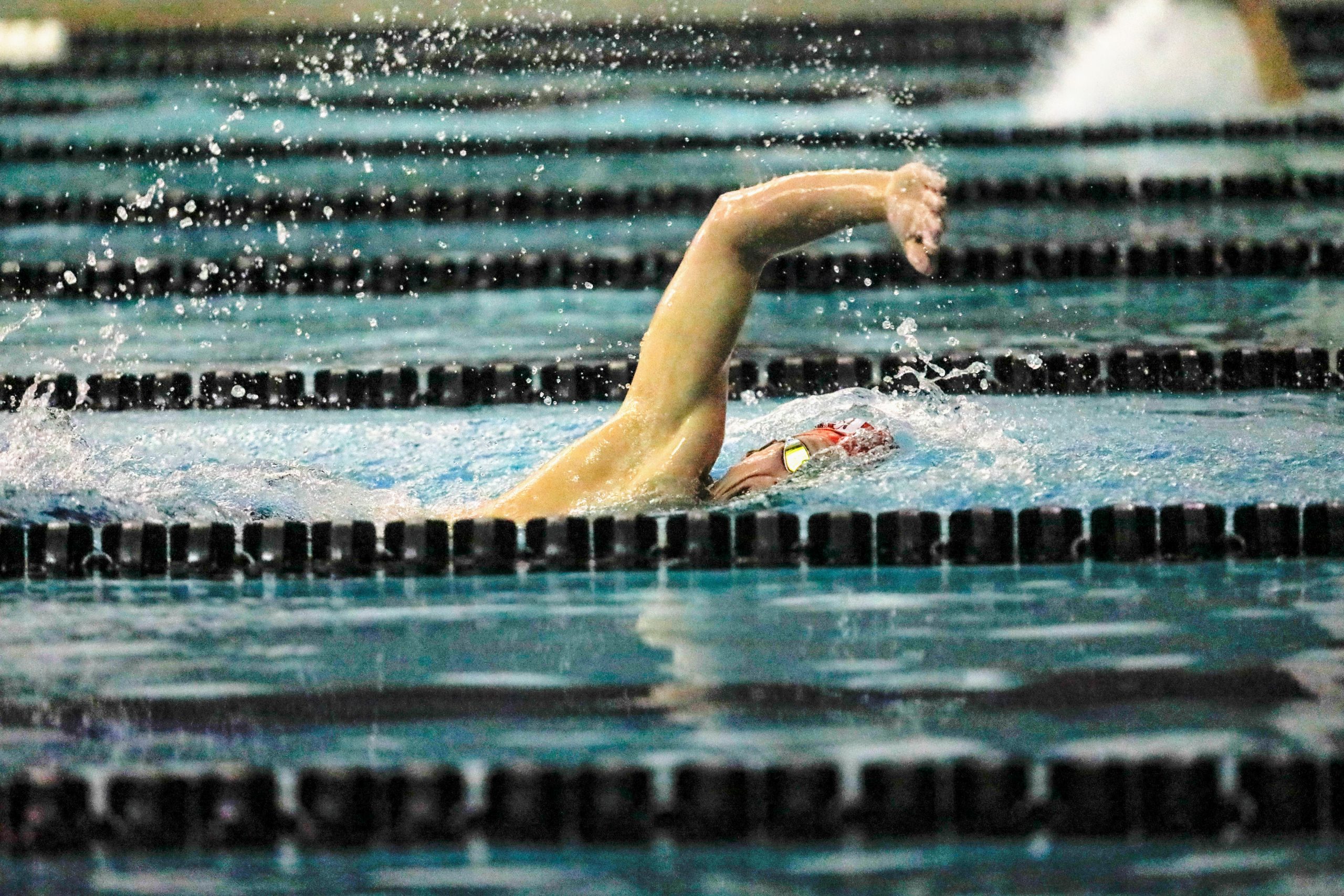 A Gardner-Webb University swimmer grabs a breath during the freestyle 500-meter race. Photography by Kelly Teseny