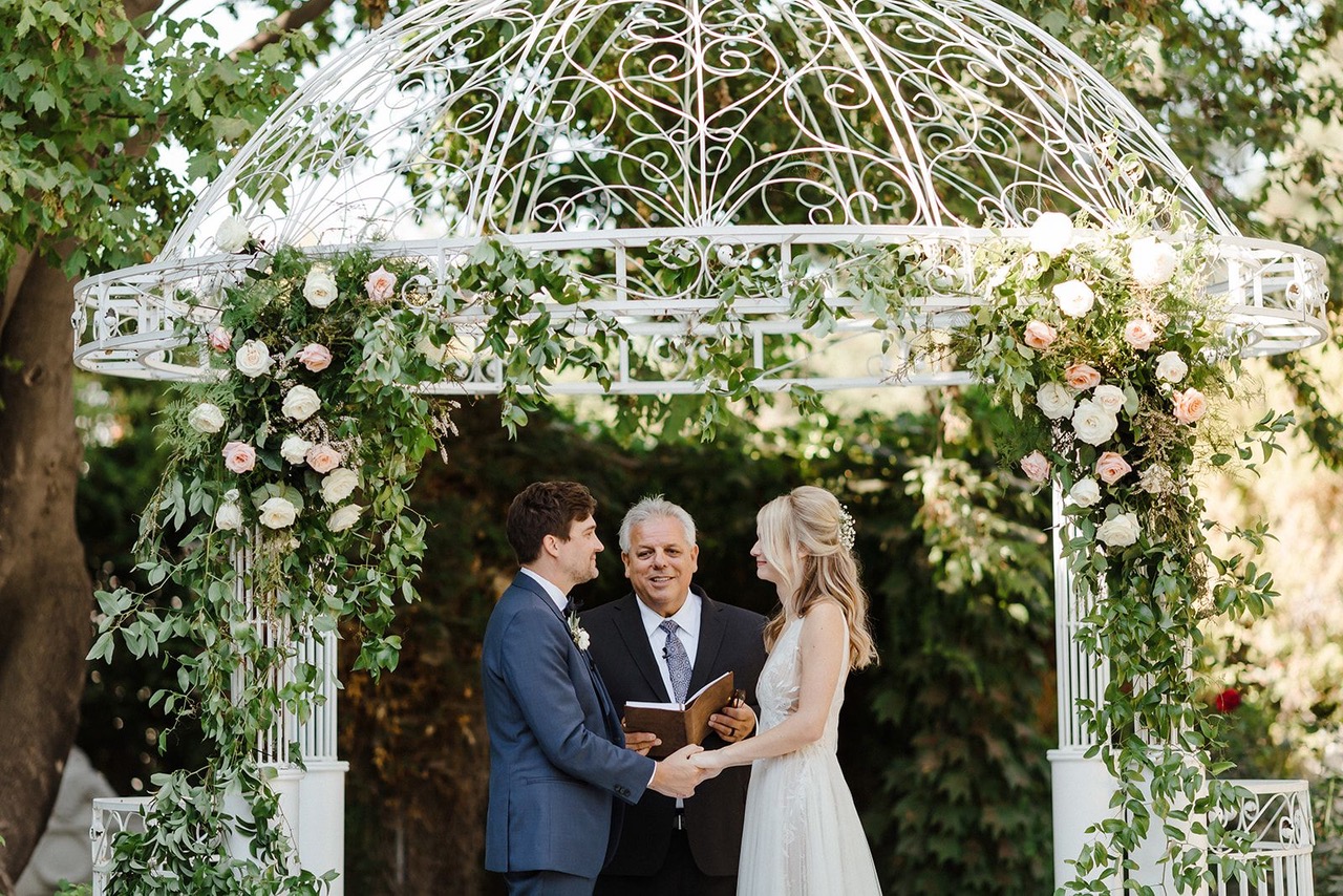 Columbian Ashton Lunceford met Johnny Hanson while living in Los Angeles in July 2017. After a whirlwind romance, they decided to be married among family and close friends at the1880 Union Hotel in the Santa Ynez Valley, California. The garden gazebo setting at the hotel in Los Alamos was perfect for the outdoor service and reception. Ron Strand, a friend of Johnny’s family, officiated the ceremony.