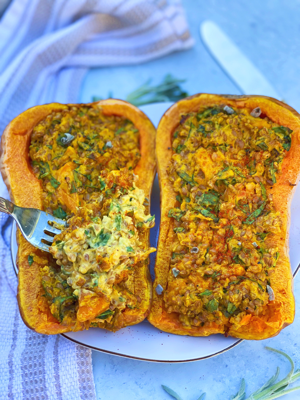 Farro Mac n’ Cheese Stuffed Butternut Squash pleases meat and plant eaters alike with a decadent, hearty flavor palate. 