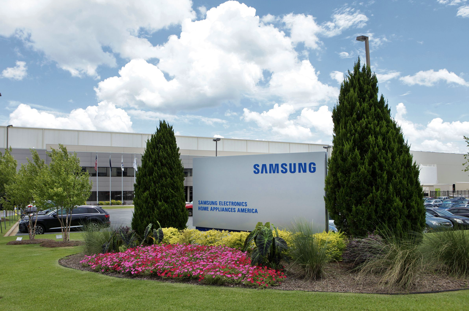 Samsung took a former Caterpillar generator plant and turned it into a state-of-the-art washing machine factory. Once the home of about 300 employees, it now employs more than 1,500 South Carolinians spread across a dozen or so counties. The factory manufactures about 1 million washing machines sold in the United States each year.
