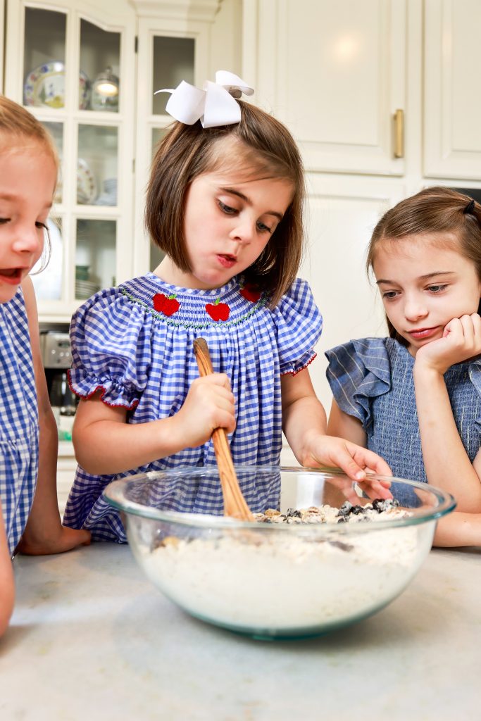 Delicious and healthy oatmeal cookies provide lots of ways for children to get involved or cook all by themselves. Talk about the health benefits as you are cooking — introduce the idea that healthy food can be delicious, and delicious food can be healthy.