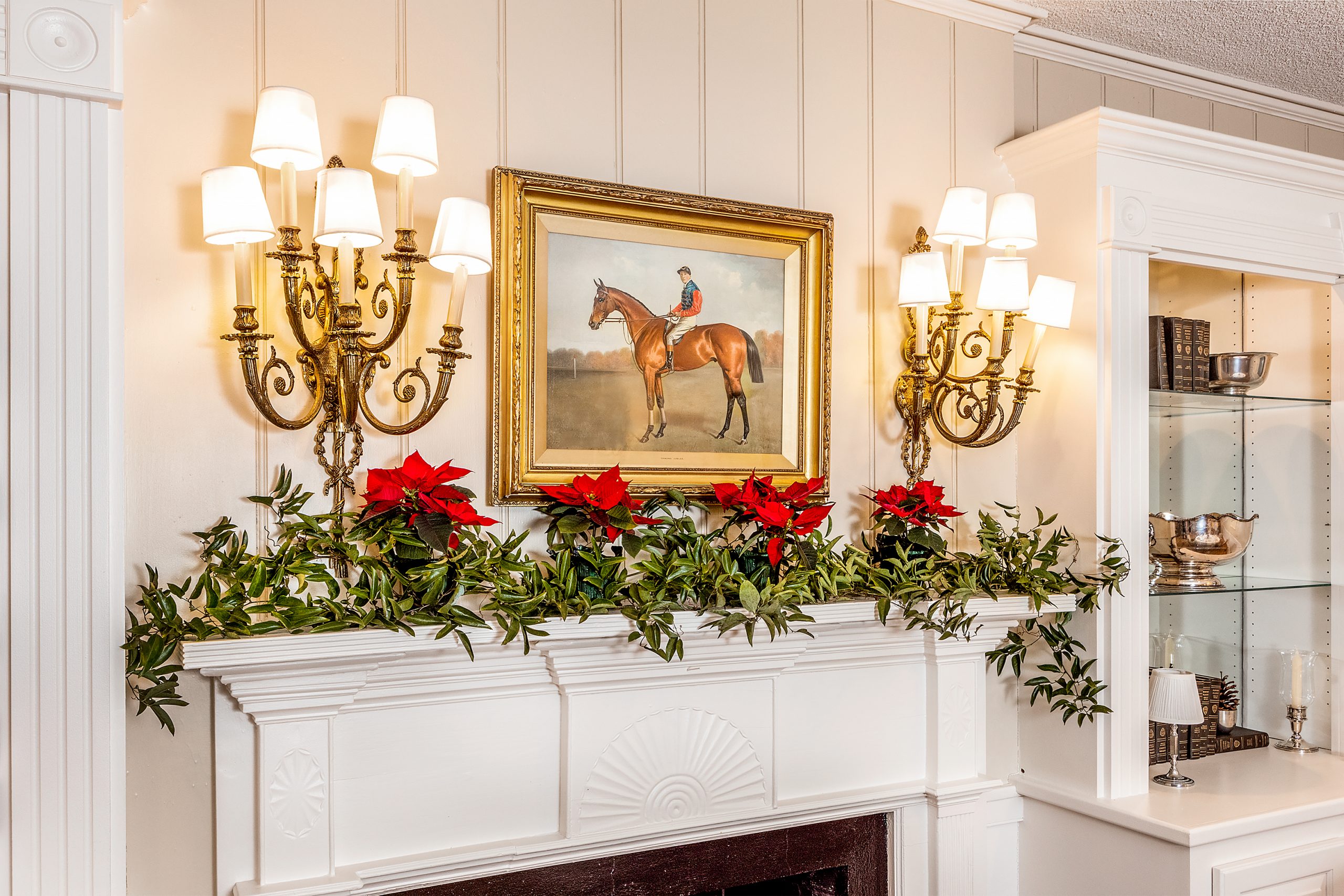 For more than a decade, Susan Shaw of Flowers Naturally has designed the floral displays and decorations that grace the interiors of Springdale Hall. Smilax and magnolia branches are a holiday favorite, adding sophistication and beauty to mantels, stair rails, and displays. The clubhouse’s authentic and traditional entrance is always dressed with fresh, natural greenery to create old-fashioned charm during the Christmas season. 
