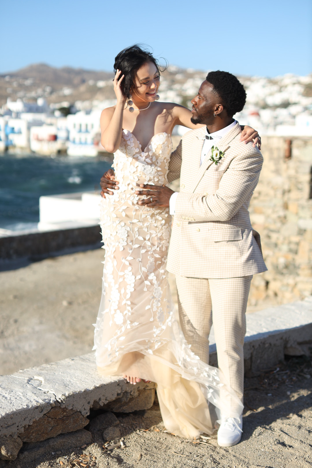 Lexington High School sweethearts Julie Le and Jarvis Denny’s dreams came true when they were married in Mykonos, Greece. From the villa where the ceremony and reception were held, family and friends enjoyed magical views of the Aegean Sea with sunrises and sunsets over the Mediterranean. Julie’s mom, Minh Le, a fashion designer in Lexington, designed three spectacular gowns for the event. Their first dance was to Elvis Presley’s Can’t Help Falling in Love.
Photography courtesy of Minh Le
