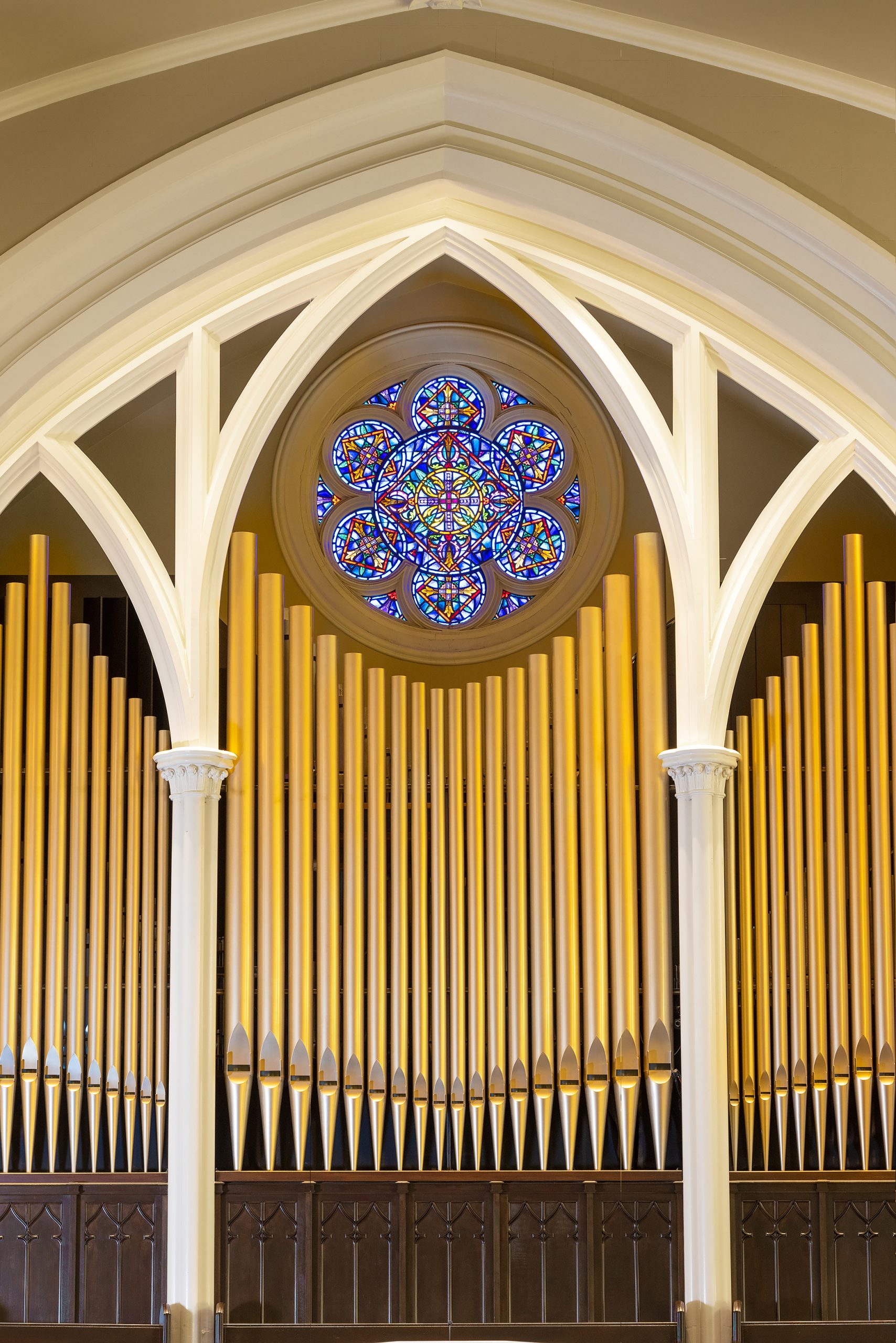 In 1982, a major fire in the First Presbyterian Church sanctuary burned the organ, requiring the church to buy another Casavant organ for the rebuilt church. The current organ is a Casavant organ of 63 ranks, 4 manuals, and 3,397 pipes.
