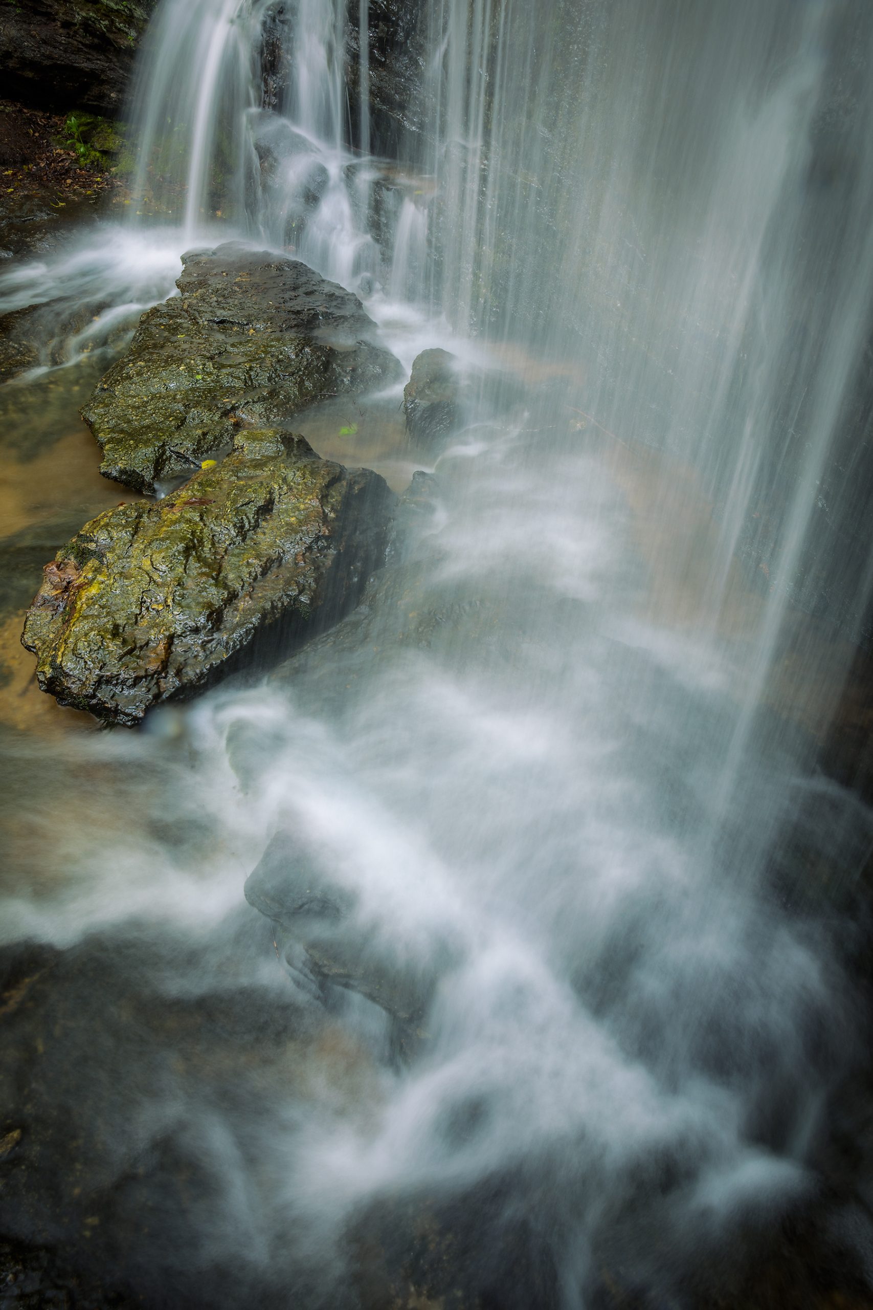 Located mere steps from Highway 276, three-tiered waterfalls within Wildcat Wayside Park give travelers an intimate connection with nature’s waters before continuing on their journeys. 
