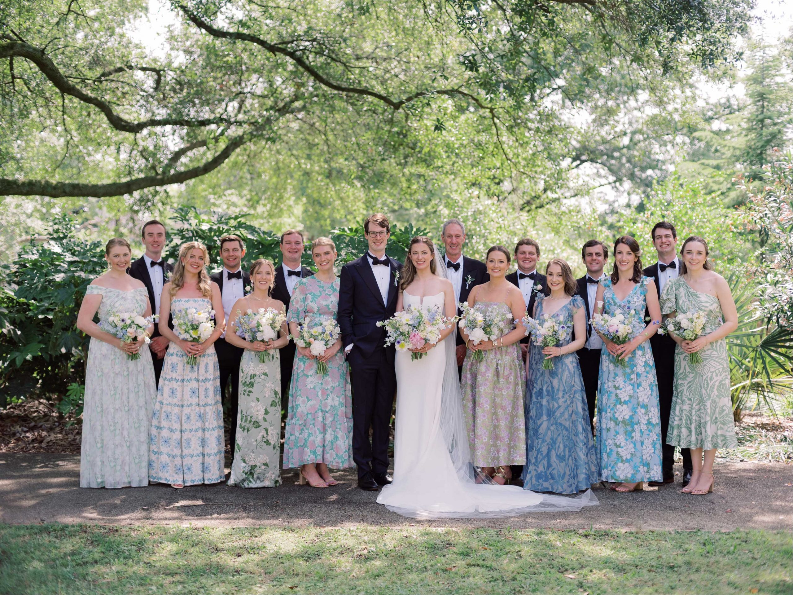 Green and blue were the colors of the day. Sarah Jackson asked her eight bridesmaids to select their own dresses, something floral in those colors, that they felt happy wearing. Lauren Pansegrau, Andrew Schultz, Louisa Lawton, Alex Cooley, Mary Sims Hershey, Matthew Johnson, Alex Deitz, Kubi Johnson, Sarah Jackson Smith, Douglas Johnson, Emma Whittemore, Hamilton Merrill, Augusta Bauknight, Jimbo Barnes, Danielle Zurcher, Oliver Smith, Clare Cancelliere. 
